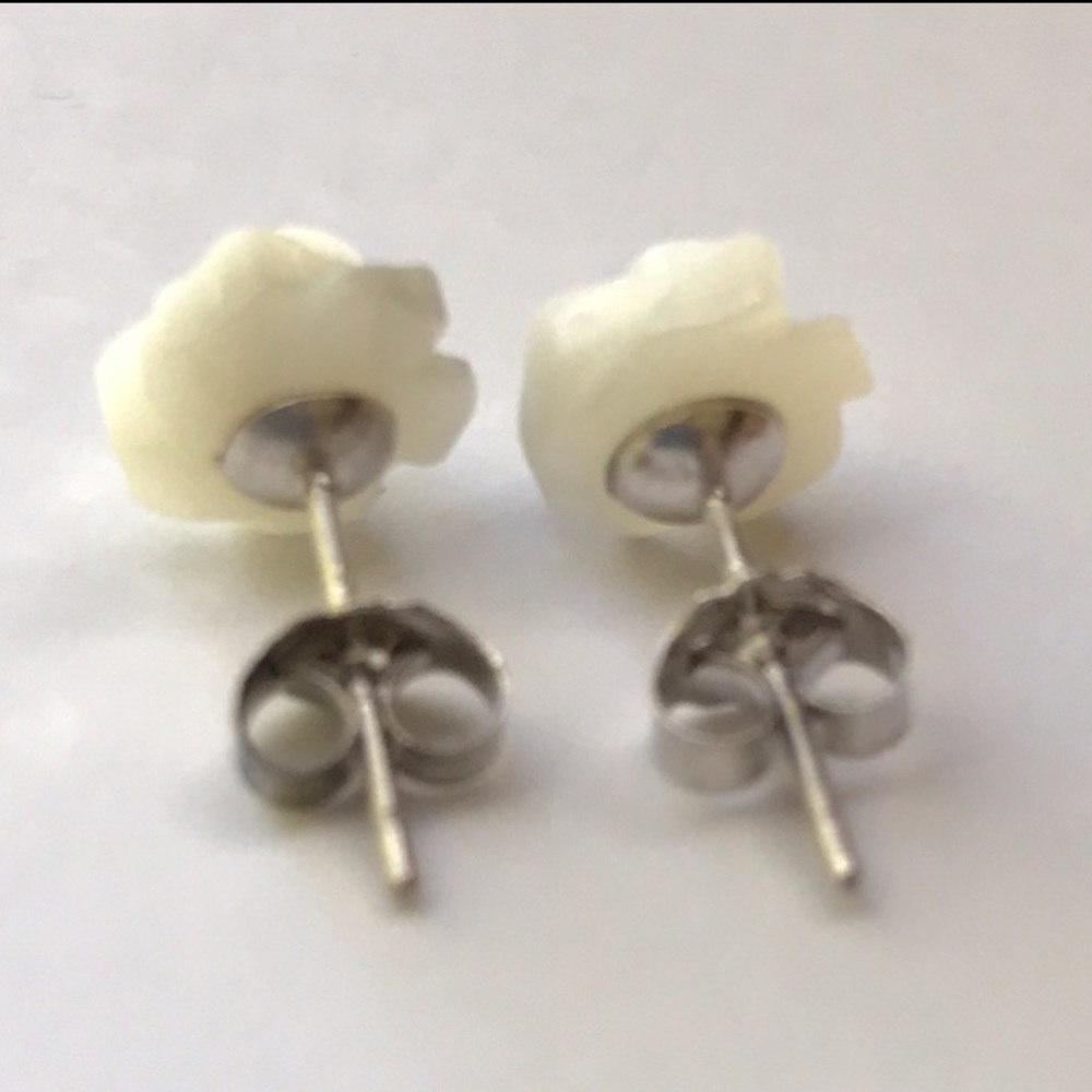 New! White Rose Stud Earrings - Picture 5 of 6